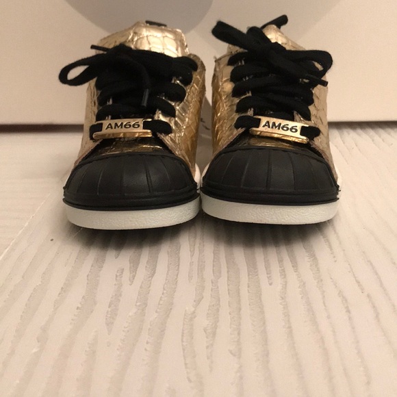 Shoes - Picture 4 of 7